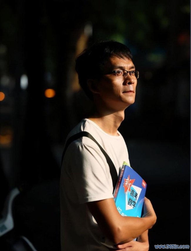 唐尚珺高考16次累计获30万援手 复读之路险阻多